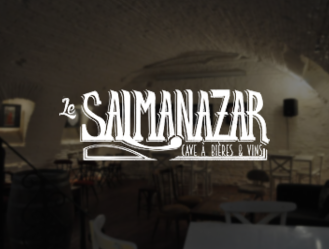 logo le salmanazar sur un fond flouter